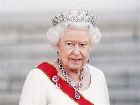 K­r­a­l­i­ç­e­ ­E­l­i­z­a­b­e­t­h­ ­­y­ı­l­ı­n­ ­y­a­ş­l­ı­s­ı­­ ­ö­d­ü­l­ü­n­ü­ ­r­e­d­d­e­t­t­i­